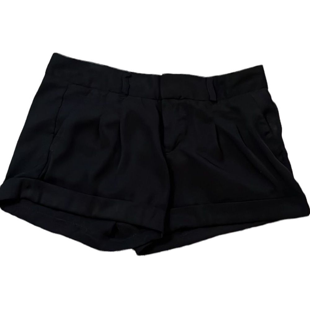 OLD Navy Black Shorts With Pockets And Cuffed Bottoms Size 12. Pleated Front.